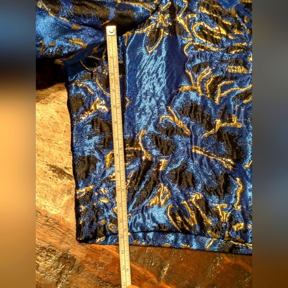 Lilly Pulitzer High Rise Blue & Gold Metallic Shorts 6 - Picture 8 of 14